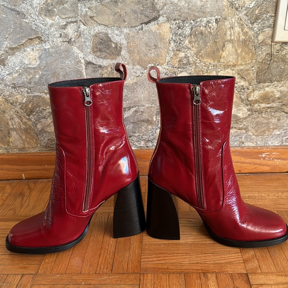 l'intervalle Red Boots - Picture 2 of 8